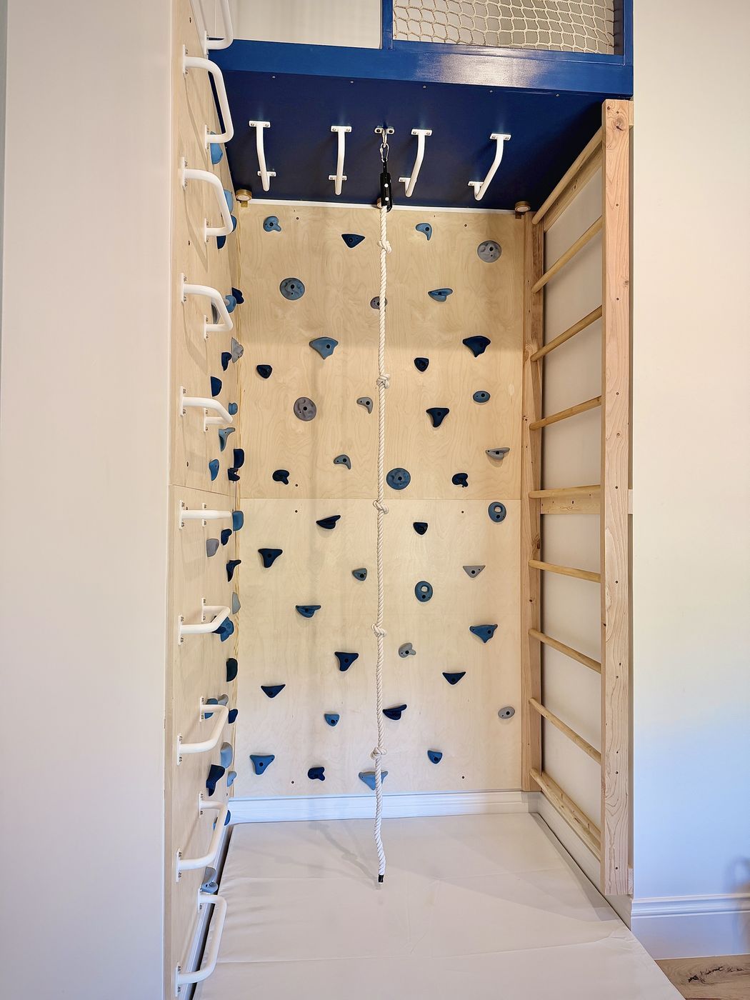 Climbing nook rope and monkey bars
