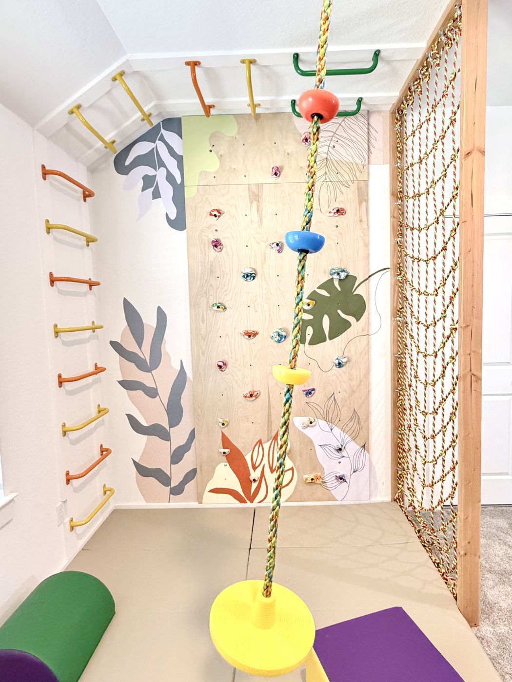 Climbing nook rope disc swing
