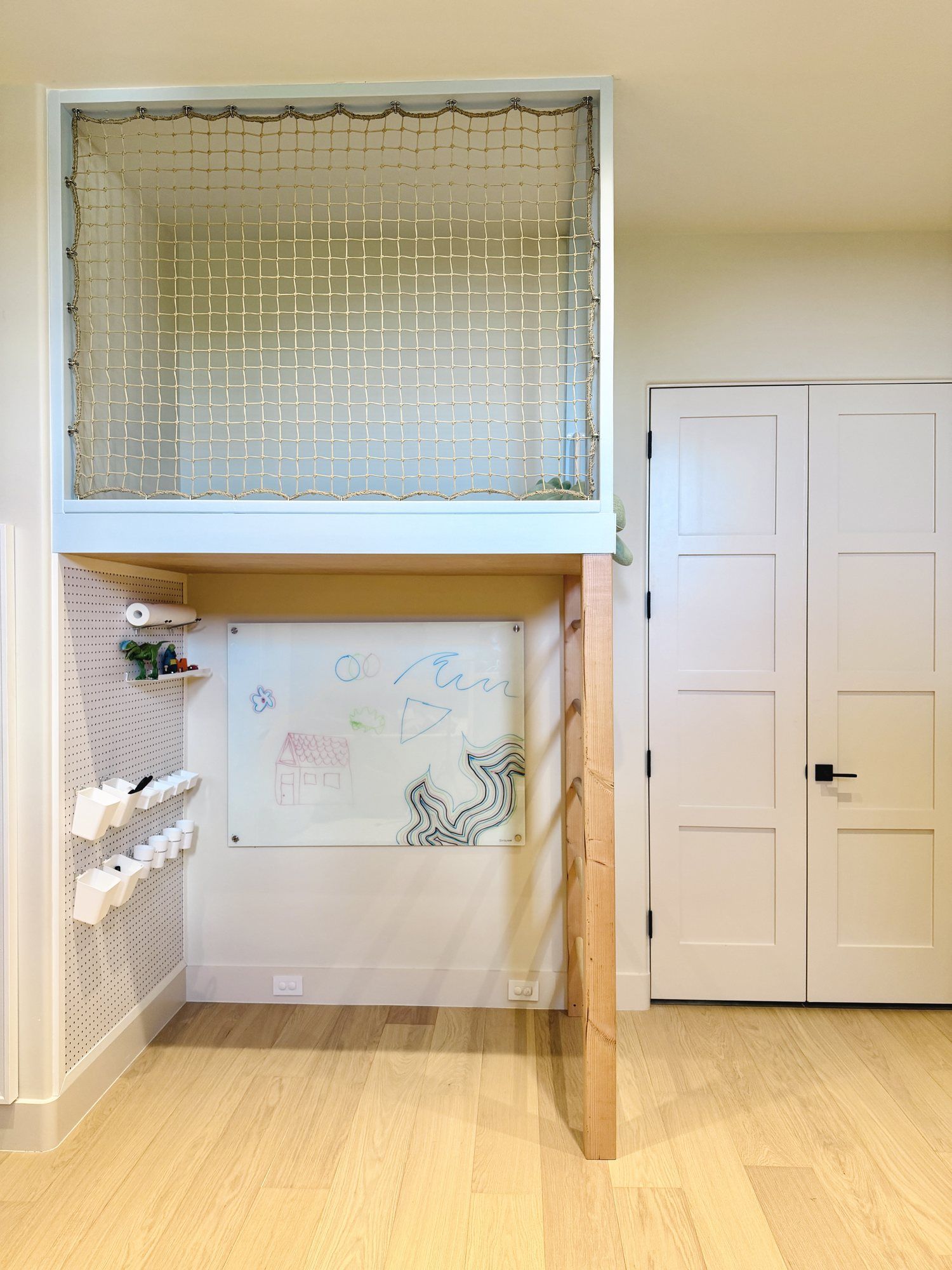 The netted lookout loft above the creative nook